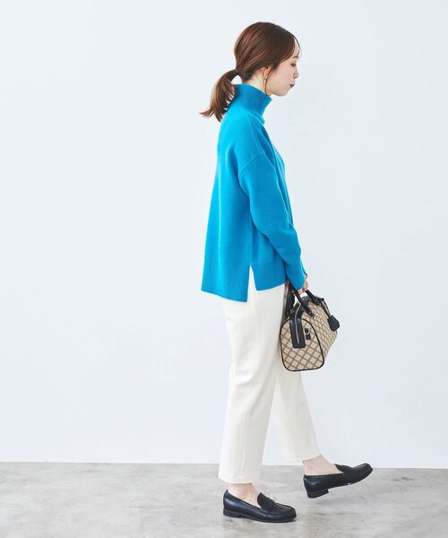 le.coeur blanc(ルクールブラン)の「コスミカルウォームタックテーパードパンツ(スラックス・レディース・オフホワイト/ブルー/パープル/ブラック・34/36/38/40)」の21枚目の写真