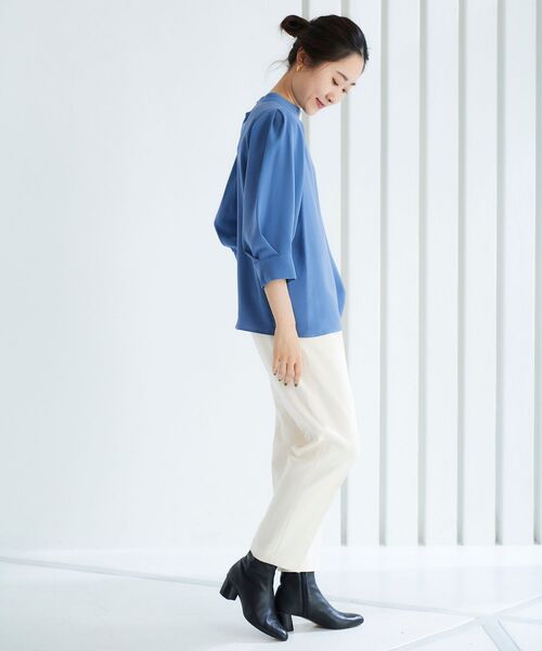 le.coeur blanc(ルクールブラン)の「コスミカルウォームタックテーパードパンツ(スラックス・レディース・オフホワイト/ブルー/パープル/ブラック・34/36/38/40)」の8枚目の写真