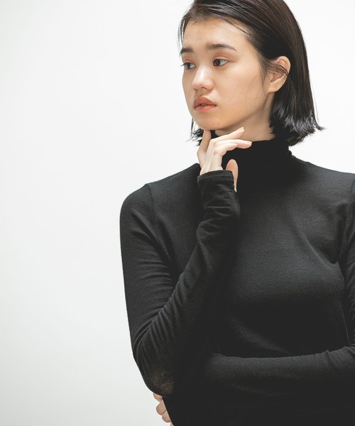 e/rm（イーアールエム）の「【e/rm】カシミヤシルクジャージタートルネック（Tシャツ/カットソー・レディース・ブラック/ライトグレー/オフホワイト/ブラウン・FREE）」の13枚目の写真