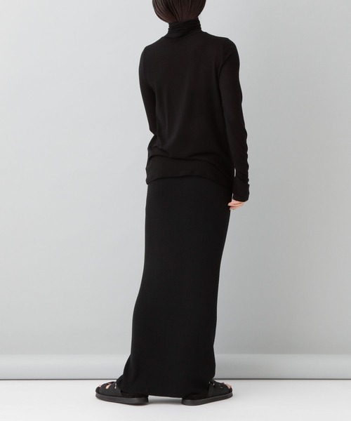 e/rm（イーアールエム）の「【e/rm】カシミヤシルクジャージタートルネック（Tシャツ/カットソー・レディース・ブラック/ライトグレー/オフホワイト/ブラウン・FREE）」の7枚目の写真