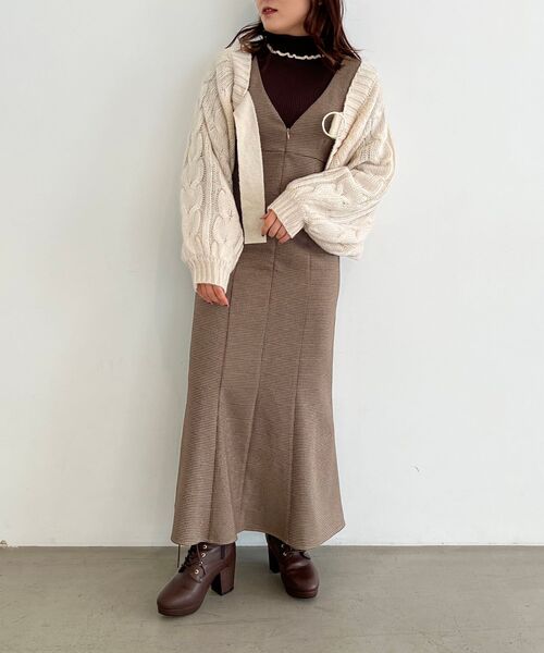 MAJESTIC LEGON(マジェスティックレゴン)の「バックル付きケーブルボレロ(カーディガン/ボレロ・レディース・チャコールグレー/ブラック/ブラウン/アイボリー/グレー・MEDIUM)」の6枚目の写真