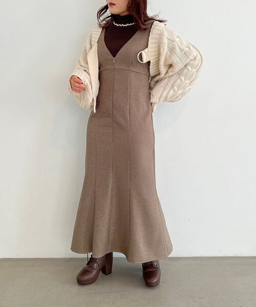 MAJESTIC LEGON(マジェスティックレゴン)の「バックル付きケーブルボレロ(カーディガン/ボレロ・レディース・チャコールグレー/ブラック/ブラウン/アイボリー/グレー・MEDIUM)」の7枚目の写真