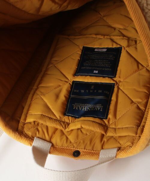 LAVENHAM（ラベンハム）の「QUILT POCKET TOTE BAG UNISEX / キルトポケット トートバッグ ユニセックス（トートバッグ・レディース・ベージュ/ダークネイビー・ONE SIZE）」の5枚目の写真