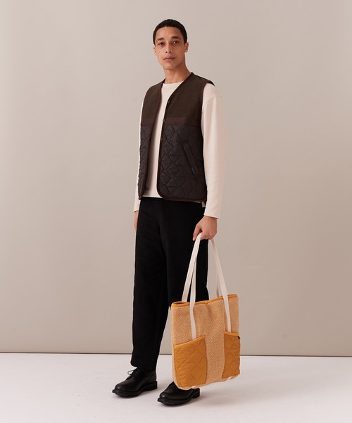 LAVENHAM（ラベンハム）の「QUILT POCKET TOTE BAG UNISEX / キルトポケット トートバッグ ユニセックス（トートバッグ・レディース・ベージュ/ダークネイビー・ONE SIZE）」の18枚目の写真