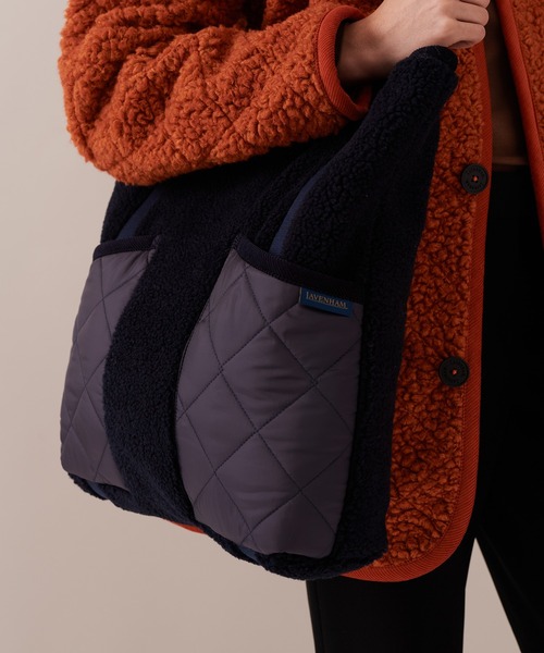 LAVENHAM（ラベンハム）の「QUILT POCKET TOTE BAG UNISEX / キルトポケット トートバッグ ユニセックス（トートバッグ・レディース・ベージュ/ダークネイビー・ONE SIZE）」の7枚目の写真