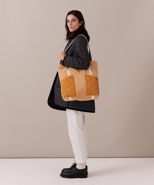 LAVENHAM（ラベンハム）の「QUILT POCKET TOTE BAG UNISEX / キルトポケット トートバッグ ユニセックス（トートバッグ・レディース・ベージュ/ダークネイビー・ONE SIZE）」の17枚目の写真