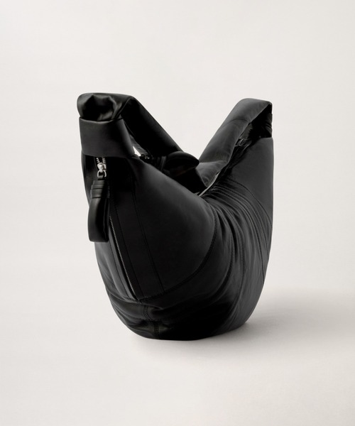 LEMAIRE(ルメール)の「LARGE CROISSANT BAG(ショルダーバッグ・レディース・ブラック・OS)」の2枚目の写真