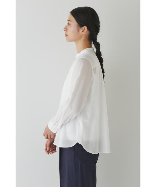human woman(ヒューマンウーマン)の「◆サテンシフォンブラウス(シャツ/ブラウス・レディース・ベージュ系その他2/ホワイト/ネイビー・SMALL/MEDIUM)」の9枚目の写真