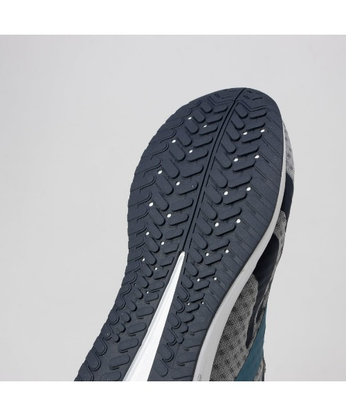 Reebok(リーボック)の「ENERGEN PLUS 2(スニーカー・メンズ・ホワイト系その他/ホワイト/ブラック/ライトグレー・24.5cm/25.0cm/25.5cm/26.0cm/26.5cm/27.0cm/27.5cm/28.0cm/28.5cm/29.0cm)」の8枚目の写真