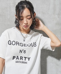 GEVS. | 大きいサイズ ネックレス付き綿100％ロゴプリントTシャツ GEVS.(Tシャツ/カットソー)