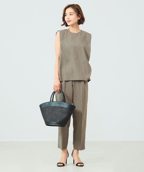 B:MING by BEAMS（ビーミングバイビームス）の「【セットアップ】タック ブラウス × テーパードパンツ（セットアップ・レディース・ブラック/ホワイト×ブルー/モカ・MEDIUM/SMALL）」の8枚目の写真