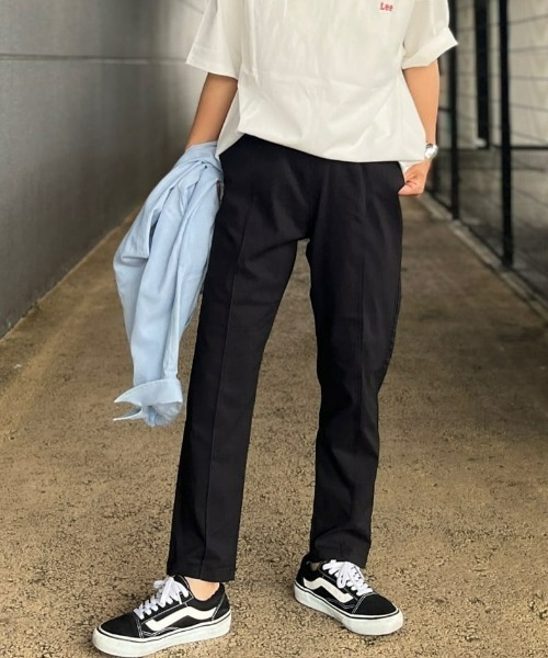 Right-on（ライトオン）の「【HONEYSUCKLE ROSE】サラサラ冷感テーパード（その他パンツ・レディース・ピンク/ベージュ/ブラック/カーキブラウン・S/M/L）」の2枚目の写真