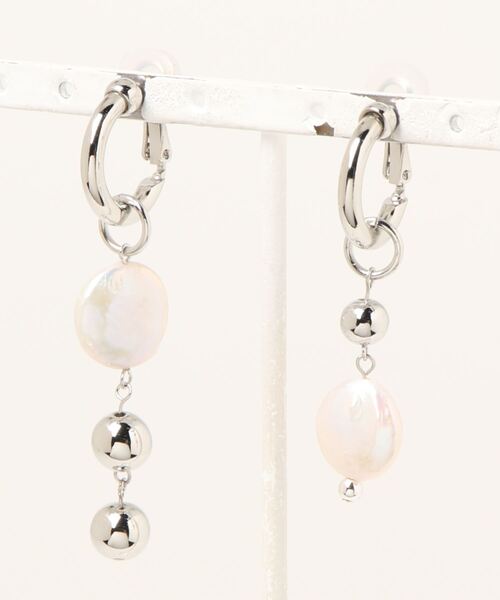 tone(トーン)の「【HO’OKAHI】Big Freshwater Pearl Hoop Earring(イヤリング・レディース・シルバー/ゴールド・FREE)」の2枚目の写真