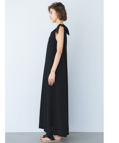 ALEXIA STAM(アリシアスタン)の「Tie Shoulder Long Dress / Vカット麻混ワンピース(ワンピース・レディース・ブラック/グリーン/ブラウン・FREE)」の6枚目の写真