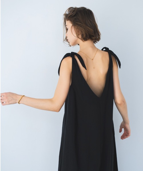 ALEXIA STAM(アリシアスタン)の「Tie Shoulder Long Dress / Vカット麻混ワンピース(ワンピース・レディース・ブラック/グリーン/ブラウン・FREE)」の11枚目の写真