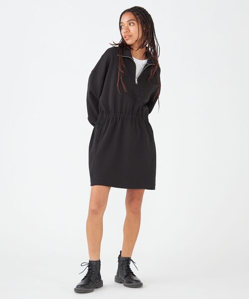 Calvin Klein（カルバン・クライン）の「エンボスハーフジップ