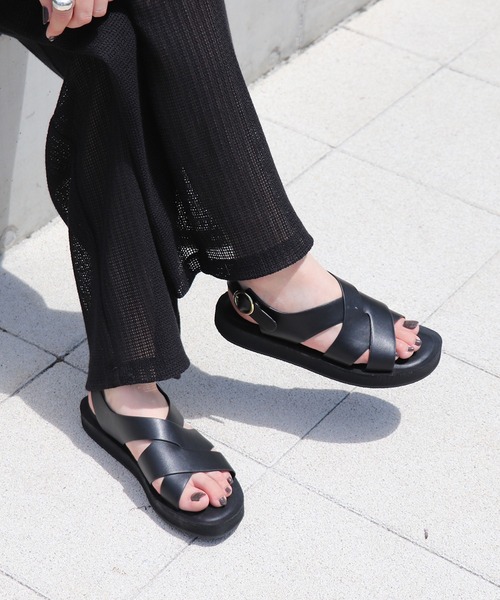 EVOL（イーボル）の「【EVOL】クロスベルトフラットサンダル IW5304（サンダル・レディース・ベージュ/ブラック・S/M/L/LL）」の3枚目の写真