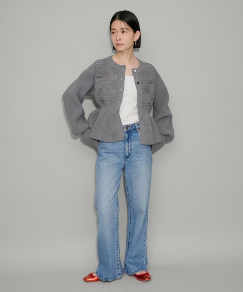 ADAM ET ROPE'(アダムエロペ)の「【サステナブル・WEB限定】ペプラムカーディガン(カーディガン/ボレロ・レディース・ブラック/グレー/オフホワイト・FREE)」の8枚目の写真