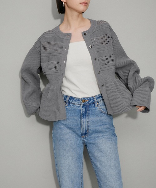 ADAM ET ROPE'(アダムエロペ)の「【サステナブル・WEB限定】ペプラムカーディガン(カーディガン/ボレロ・レディース・ブラック/グレー/オフホワイト・FREE)」の6枚目の写真