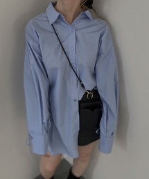Reurie'（レウリィ）の「バックドロストリングデザインシャツ ／ back drawstring design shirt ドローストリング シャーリング バックシャン バックコンシャス シャツ オーバーサイズ ミディ丈 ピンク ブルー（シャツ/ブラウス・レディース）」