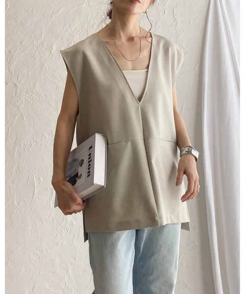 She's Closet(シーズクローゼット)の「ノーカラー深Vネックベスト&パンツスタイル セットアップ(セットアップ・レディース・ブラック/サンドベージュ/グレイッシュベージュ・S/M/L)」の6枚目の写真