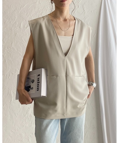 She's Closet(シーズクローゼット)の「ノーカラー深Vネックベスト&パンツスタイル セットアップ(セットアップ・レディース・ブラック/サンドベージュ/グレイッシュベージュ・S/M/L)」の18枚目の写真