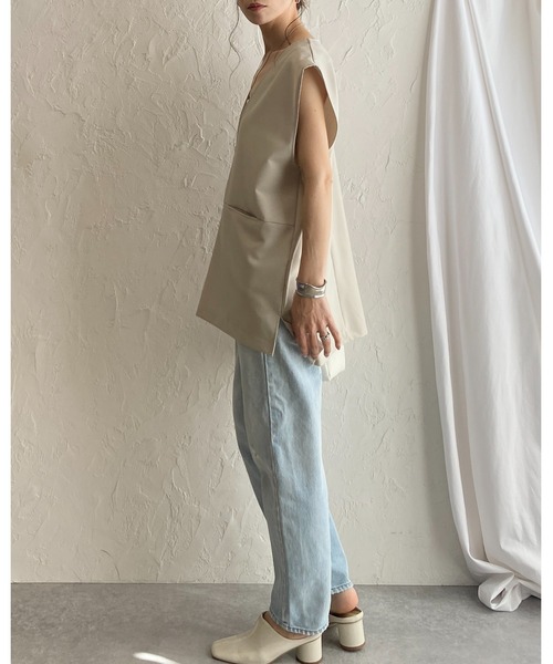 She's Closet(シーズクローゼット)の「ノーカラー深Vネックベスト&パンツスタイル セットアップ(セットアップ・レディース・ブラック/サンドベージュ/グレイッシュベージュ・S/M/L)」の10枚目の写真