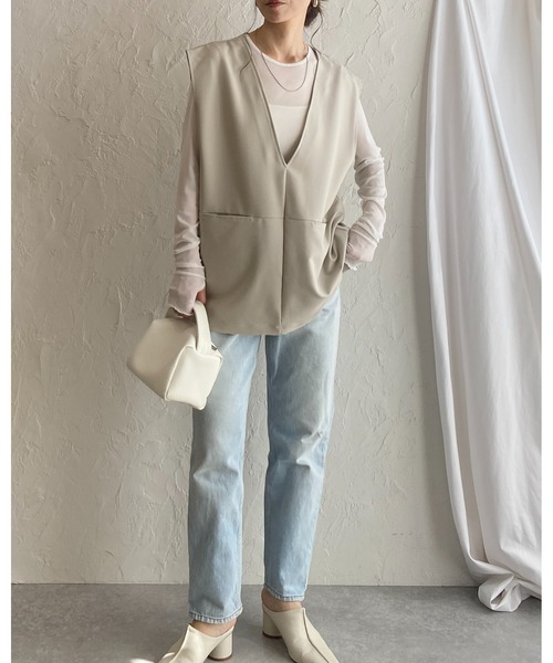 She's Closet(シーズクローゼット)の「ノーカラー深Vネックベスト&パンツスタイル セットアップ(セットアップ・レディース・ブラック/サンドベージュ/グレイッシュベージュ・S/M/L)」の14枚目の写真
