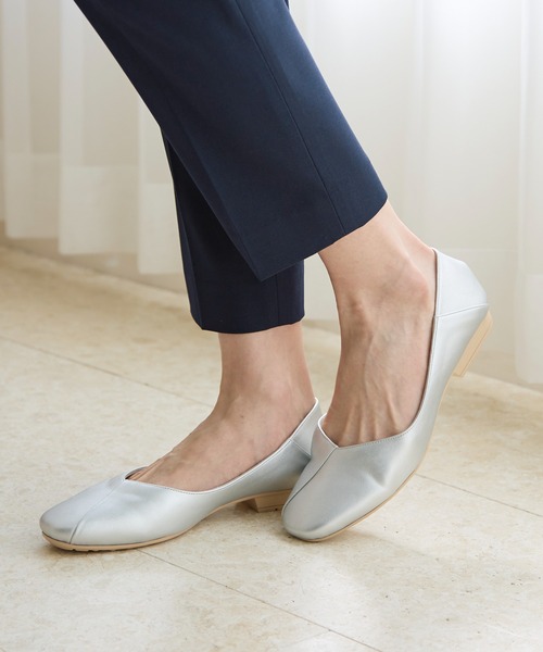 GLOBAL WORK（グローバルワーク）の「らくっションソールパンプス/996322（パンプス・レディース・ブラック/アイボリー/シルバー/ベージュ・LARGE/MEDIUM）」の4枚目の写真