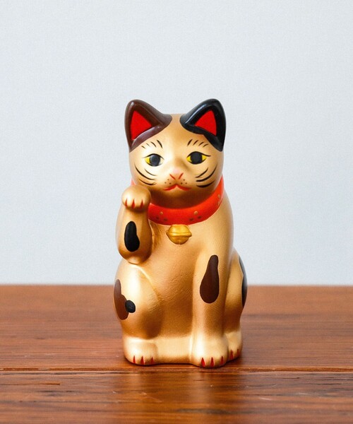 BEAMS JAPAN（ビームス　ジャパン）の「中外陶園 / 別注 まねき猫 右手 3号（インテリア雑貨・メンズ・ネイビー/ゴールド/オレンジ・ONE SIZE）」の2枚目の写真