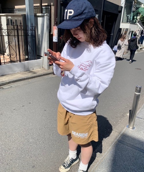 THEATRE PRODUCTS(シアタープロダクツ)の「【スパイク 小川暖奈×THEATREPRODUCTS コラボ】SEASIDE AND RIVER プルオーバー(スウェット・レディース・ホワイト/ブラック・FREE)」の5枚目の写真