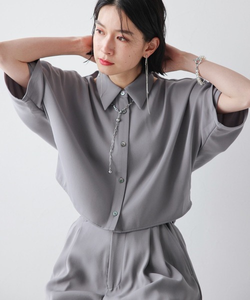 HARE(ハレ)の「トロミカタアキショートシャツ(HARE)(シャツ/ブラウス・レディース・ブラック/グレー/ブルー/オレンジ/パープル/グリーン/レッド・FREE)」の2枚目の写真