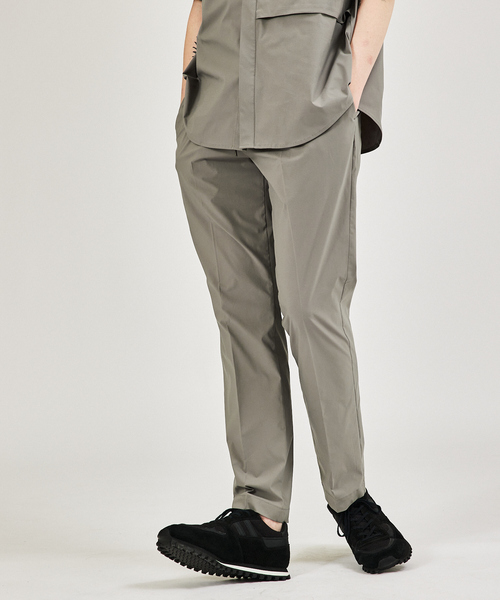 AH ABAHOUSE（エーエイチアバハウス）の「【AH ABAHOUSE / セットアップ対応】撥水 ストレッチ タックスラックス（スラックス・メンズ・グレイッシュブルー/チャコールグレー/グレイッシュベージュ/ブラック/ライトグレー/カーキ・46/48/50）」の4枚目の写真