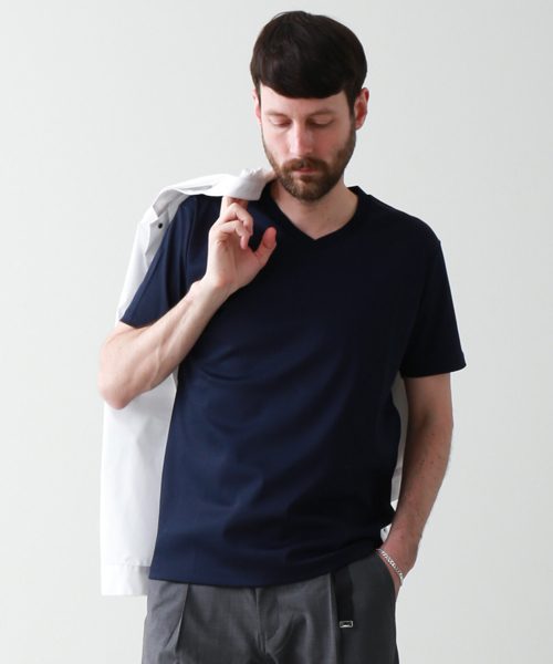 UNITED TOKYO（ユナイテッドトウキョウ）の「テクノラマスムースVネックカットソー（Tシャツ/カットソー・メンズ・オフホワイト/ブラック/ネイビー/グリーン/ピンク/ベージュ/キャメル・1/2/3）」の5枚目の写真