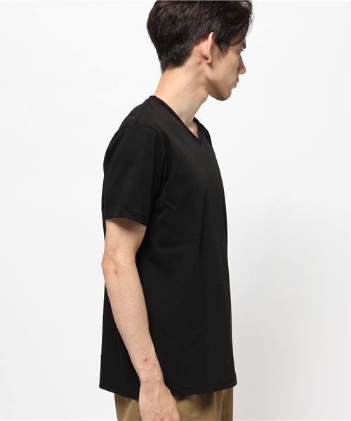 UNITED TOKYO（ユナイテッドトウキョウ）の「テクノラマスムースVネックカットソー（Tシャツ/カットソー・メンズ・オフホワイト/ブラック/ネイビー/グリーン/ピンク/ベージュ/キャメル・1/2/3）」の9枚目の写真