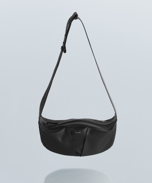 YArKA（ヤーカ）の「【YArKA/ヤーカ】real leather big tuck design body bag [tdht4] / リアルレザータックデザインボディバッグ（ボディバッグ/ウエストポーチ・レディース・ブラック・FREE）」の12枚目の写真