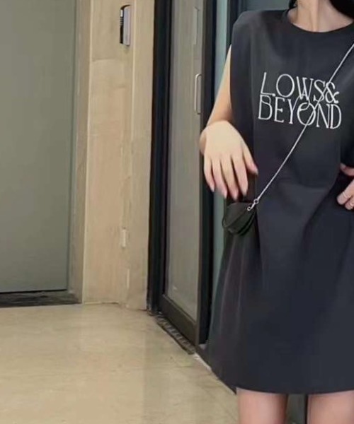sakishimatokyo（サキシマトーキョー）の「【ミニポーチバッグ付き】ロゴ入りノースリーブカットソー/チュニック（Tシャツ/カットソー・レディース・チャコールグレー/アイボリー/ブラック/グレー・FREE）」の8枚目の写真