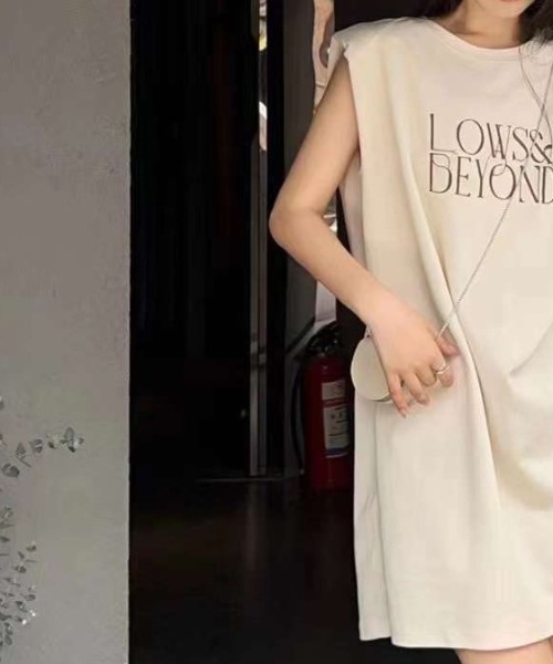 sakishimatokyo（サキシマトーキョー）の「【ミニポーチバッグ付き】ロゴ入りノースリーブカットソー/チュニック（Tシャツ/カットソー・レディース・チャコールグレー/アイボリー/ブラック/グレー・FREE）」の11枚目の写真