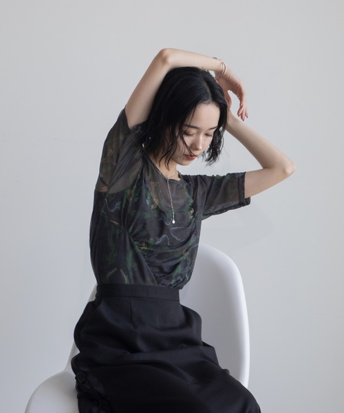 VACANCY（ヴァカンシー）の「アシンメトリーシャーリングシアートップス（Tシャツ/カットソー・レディース・ブラック/ブルー/レッド・FREE）」の15枚目の写真