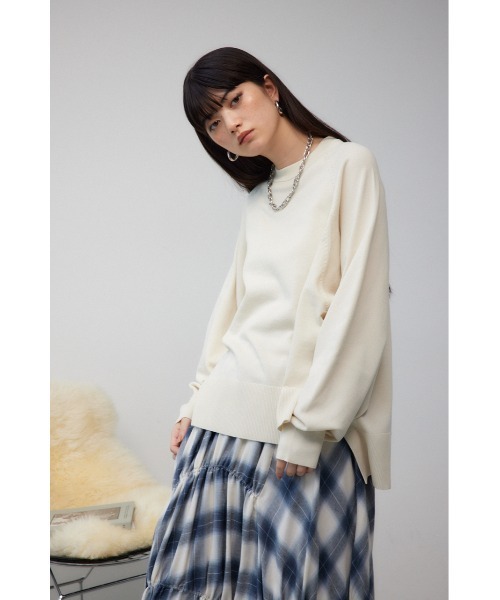 AZUL by moussy(アズールバイマウジー)の「フォルムニットプルオーバー(Tシャツ/カットソー・レディース・ブラック/ダークブルー/アイボリー/杢グレー/レッド・FREE)」の7枚目の写真