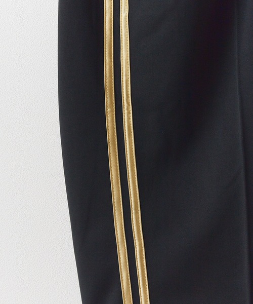 United Athle（ユナイテッドアスレ）の「【UNITED ATHLE】7.0オンス スムース サイドライン トラックパンツ ラインパンツ ユニセックス 2026年春夏（スウェットパンツ・メンズ・サックスブルー/サンドベージュ/ブラック×ホワイト/グレー/ブラック×ブラック/ブラック×ゴールド/ネイビー×ホワイト・M/S/L/XL）」の17枚目の写真