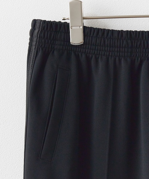 United Athle（ユナイテッドアスレ）の「【UNITED ATHLE】7.0オンス スムース サイドライン トラックパンツ ラインパンツ ユニセックス 2026年春夏（スウェットパンツ・メンズ・サックスブルー/サンドベージュ/ブラック×ホワイト/グレー/ブラック×ブラック/ブラック×ゴールド/ネイビー×ホワイト・M/S/L/XL）」の13枚目の写真