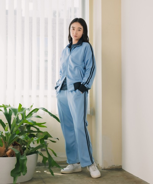 United Athle（ユナイテッドアスレ）の「【UNITED ATHLE】7.0オンス スムース サイドライン トラックパンツ ラインパンツ ユニセックス 2026年春夏（スウェットパンツ・メンズ・サックスブルー/サンドベージュ/ブラック×ホワイト/グレー/ブラック×ブラック/ブラック×ゴールド/ネイビー×ホワイト・M/S/L/XL）」の8枚目の写真