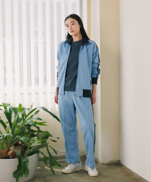 United Athle（ユナイテッドアスレ）の「【UNITED ATHLE】7.0オンス スムース サイドライン トラックパンツ ラインパンツ ユニセックス 2026年春夏（スウェットパンツ・メンズ・サックスブルー/サンドベージュ/ブラック×ホワイト/グレー/ブラック×ブラック/ブラック×ゴールド/ネイビー×ホワイト・M/S/L/XL）」の9枚目の写真