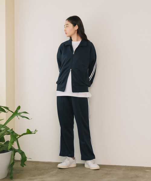 United Athle（ユナイテッドアスレ）の「【UNITED ATHLE】7.0オンス スムース サイドライン トラックパンツ ラインパンツ ユニセックス 2026年春夏（スウェットパンツ・メンズ・サックスブルー/サンドベージュ/ブラック×ホワイト/グレー/ブラック×ブラック/ブラック×ゴールド/ネイビー×ホワイト・M/S/L/XL）」の11枚目の写真