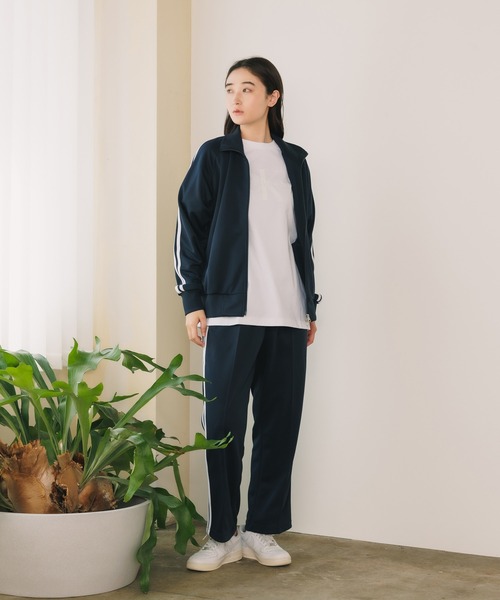 United Athle（ユナイテッドアスレ）の「【UNITED ATHLE】7.0オンス スムース サイドライン トラックパンツ ラインパンツ ユニセックス 2026年春夏（スウェットパンツ・メンズ・サックスブルー/サンドベージュ/ブラック×ホワイト/グレー/ブラック×ブラック/ブラック×ゴールド/ネイビー×ホワイト・M/S/L/XL）」の12枚目の写真