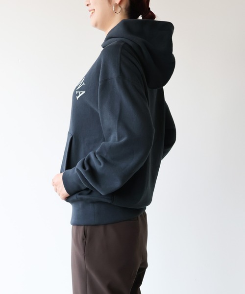 AMERICANA(アメリカーナ)の「【AMERICANA】別注-裏毛カレッジロゴフーディ(パーカー・レディース・グレー/スミクロ・FREE)」の13枚目の写真