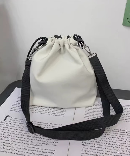 CELENA BEATS（セレナビーツ）の「巾着ショルダーバック（ショルダーバッグ・メンズ・ホワイト/ブラック/カーキ・FREE）」の6枚目の写真