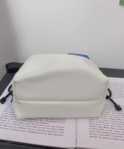 CELENA BEATS（セレナビーツ）の「巾着ショルダーバック（ショルダーバッグ・メンズ・ホワイト/ブラック/カーキ・FREE）」の5枚目の写真