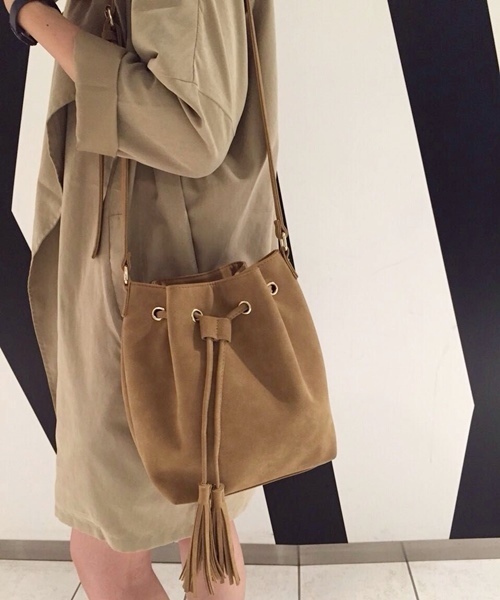 Chico（チコ）の「タッセル巾着型ショルダーバック（ショルダーバッグ・レディース・ブラック/ベージュ・FREE）」の17枚目の写真